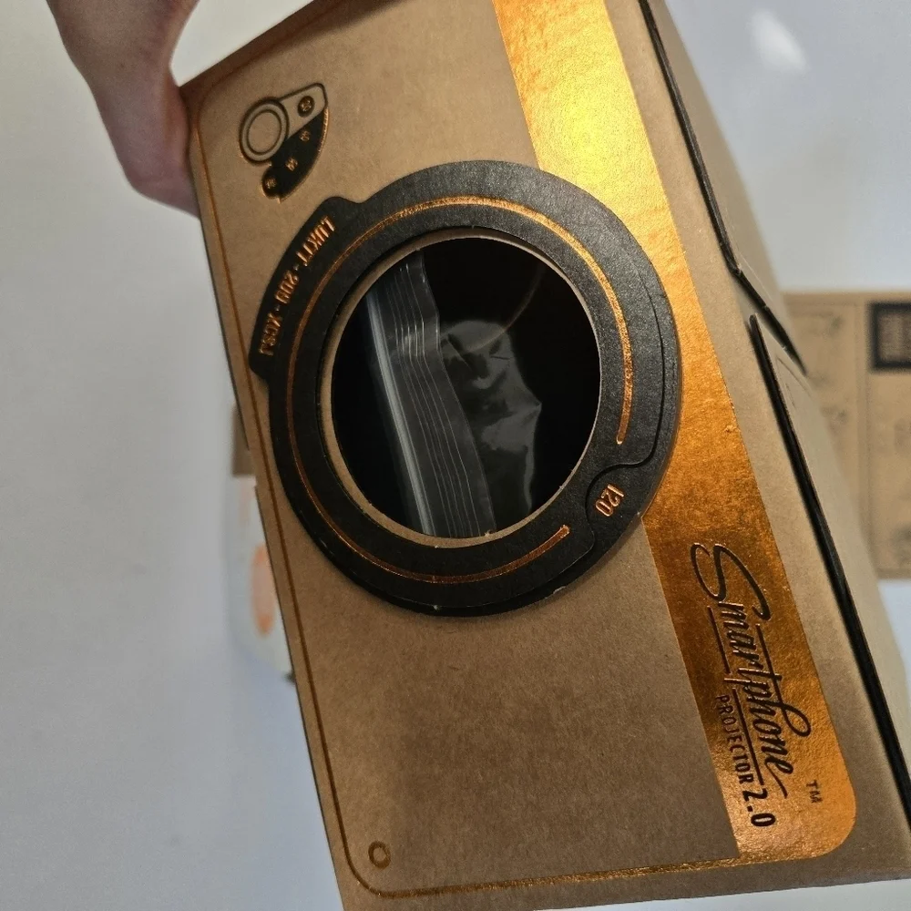 NIB Smartphone Projector 2.0 cinema in a box